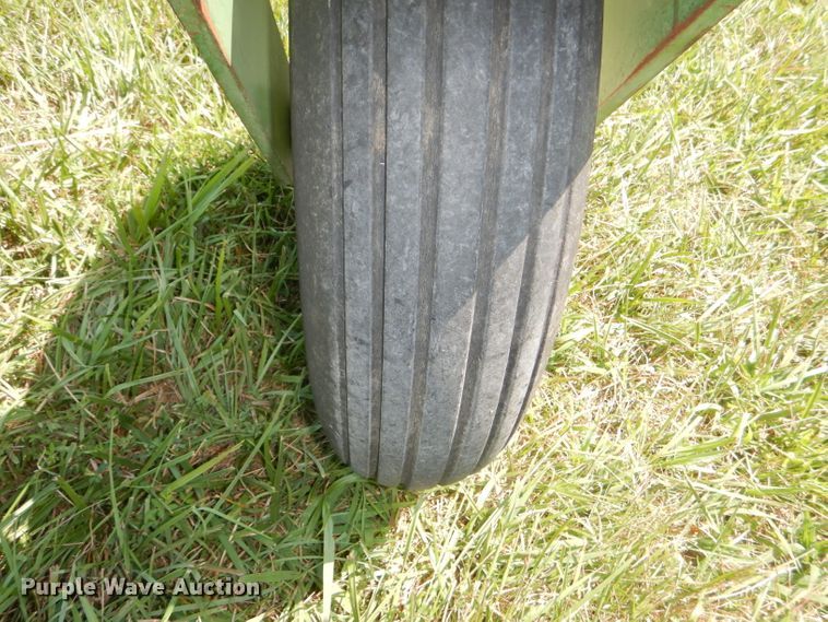 image for item DG4820 1975 John Deere 2250 windrower