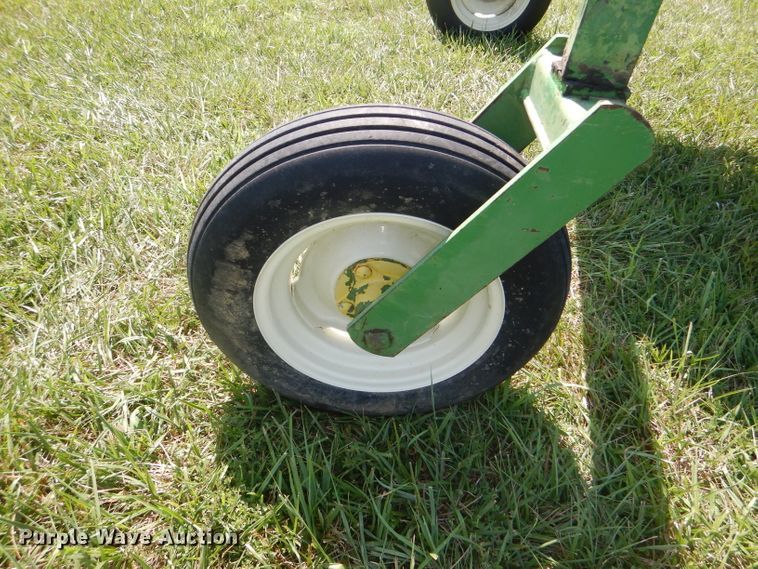 image for item DG4820 1975 John Deere 2250 windrower