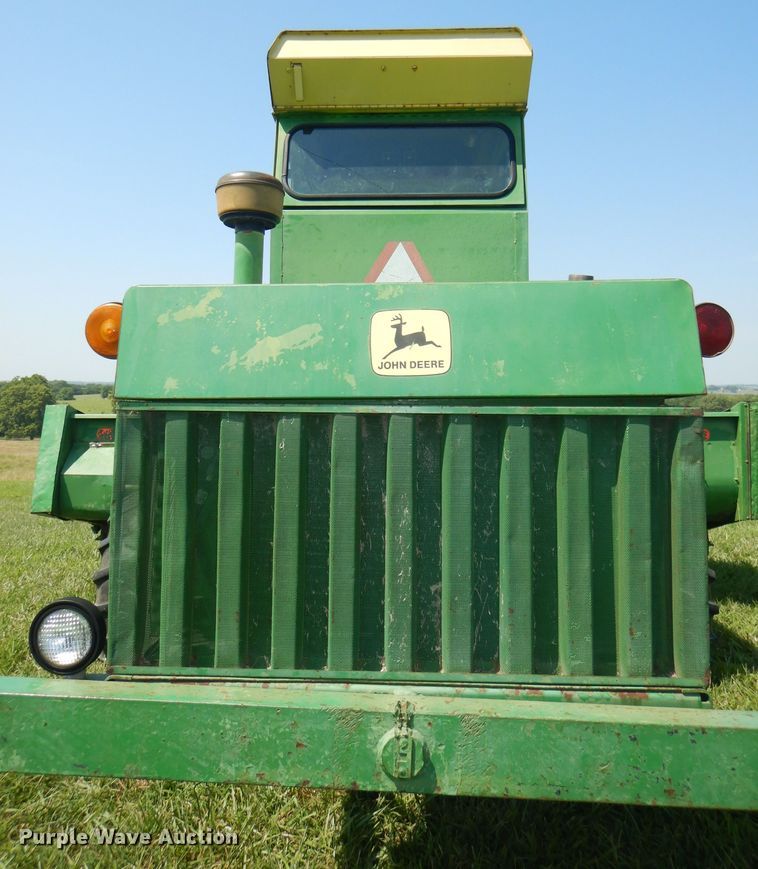 image for item DG4820 1975 John Deere 2250 windrower