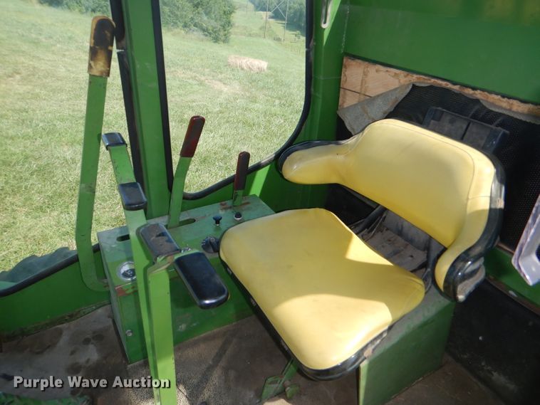 image for item DG4820 1975 John Deere 2250 windrower