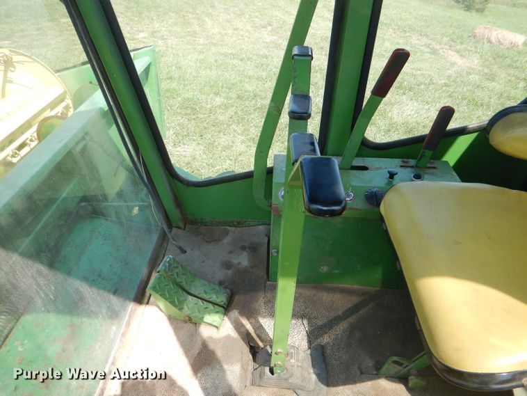 image for item DG4820 1975 John Deere 2250 windrower