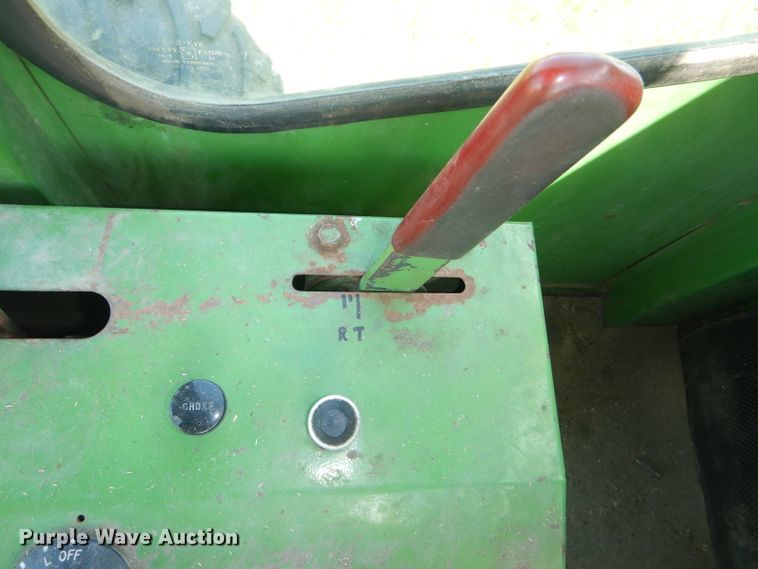 image for item DG4820 1975 John Deere 2250 windrower
