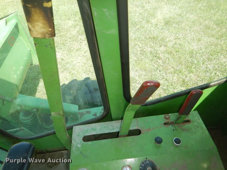 image for item DG4820 1975 John Deere 2250 windrower