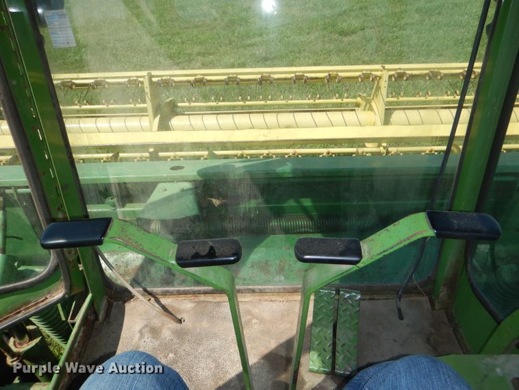 image for item DG4820 1975 John Deere 2250 windrower
