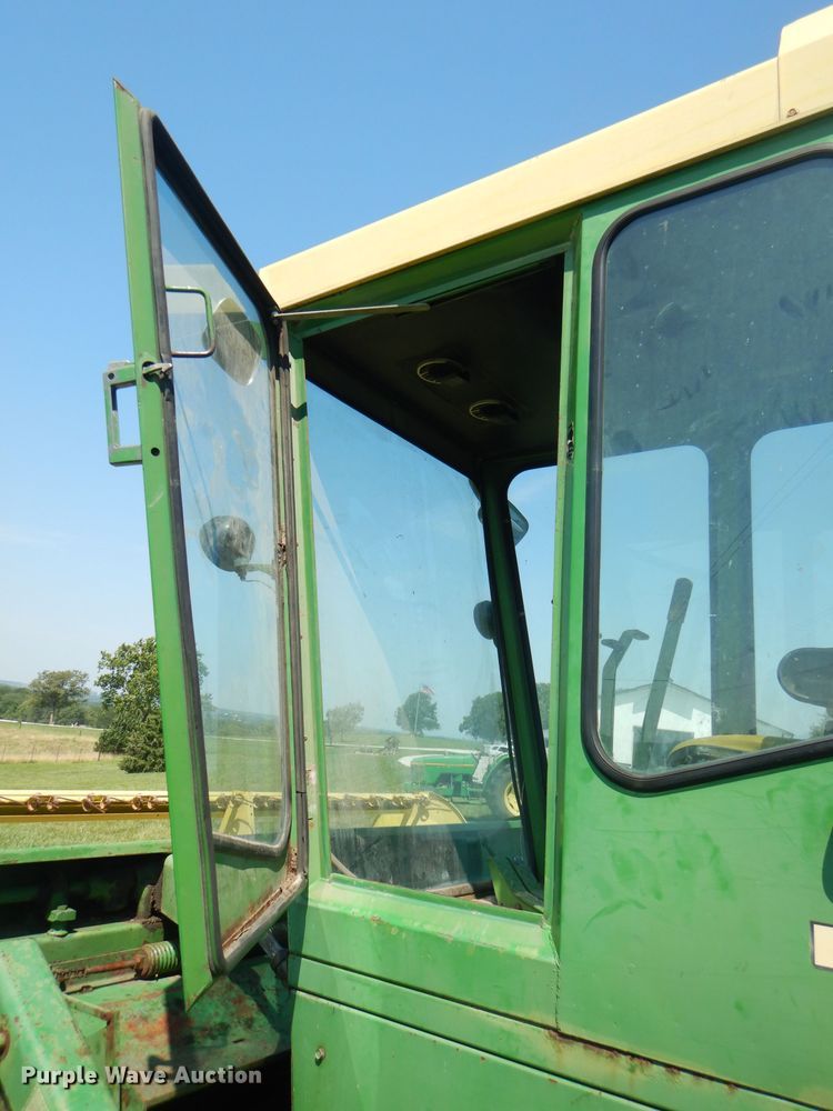 image for item DG4820 1975 John Deere 2250 windrower
