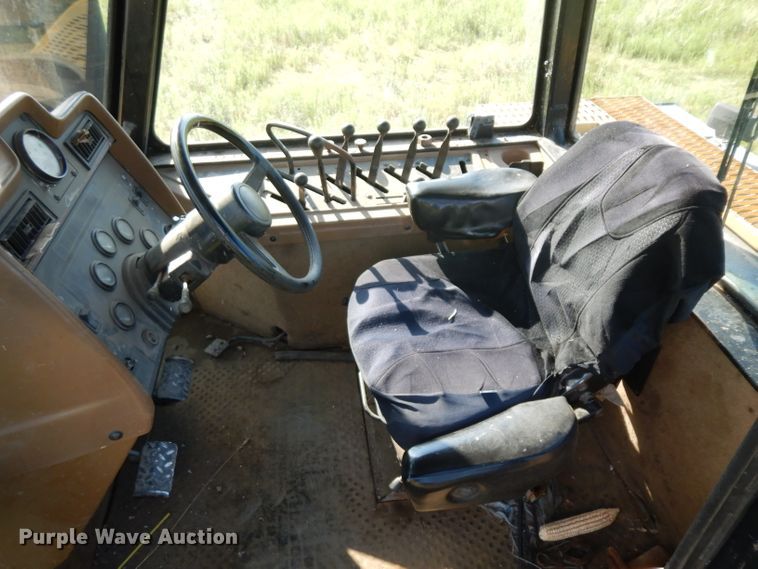 image for item DH0320 1993 Caterpillar Challenger 75C tractor