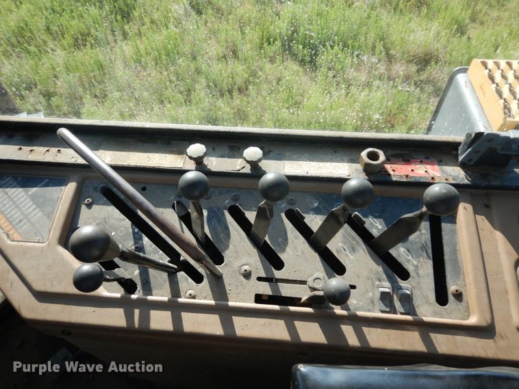 image for item DH0320 1993 Caterpillar Challenger 75C tractor