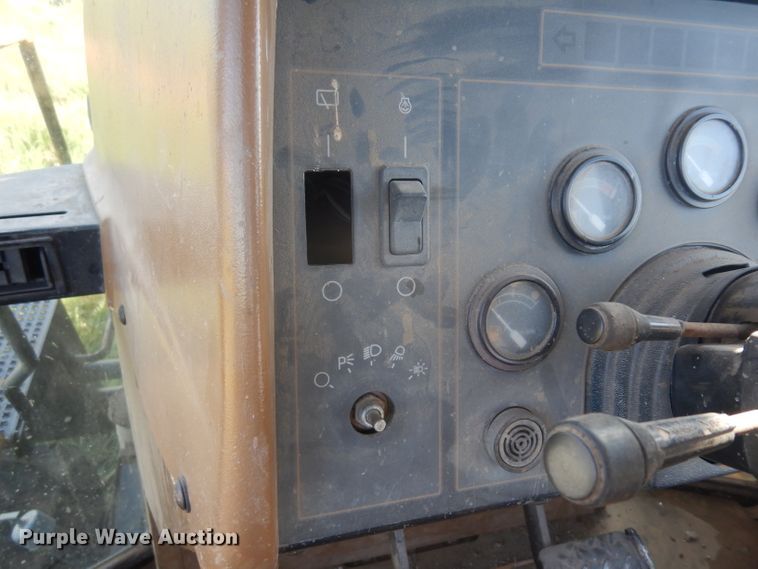 image for item DH0320 1993 Caterpillar Challenger 75C tractor