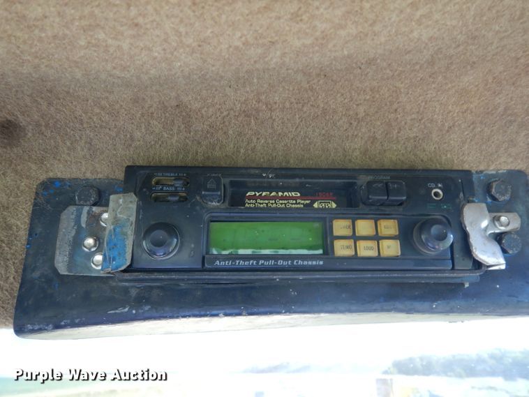 image for item DH0320 1993 Caterpillar Challenger 75C tractor