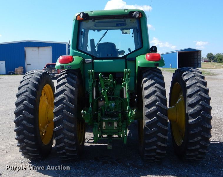 image for item DH6017 2005 John Deere 7520 MFWD tractor