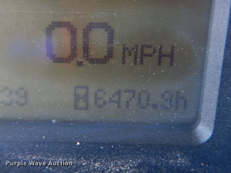 image for item DH6017 2005 John Deere 7520 MFWD tractor