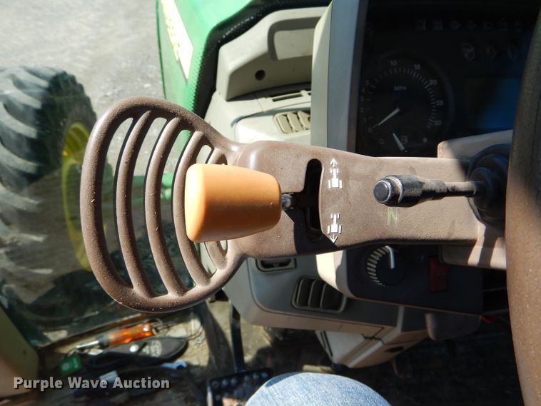 image for item DH6017 2005 John Deere 7520 MFWD tractor