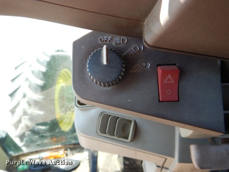 image for item DH6017 2005 John Deere 7520 MFWD tractor