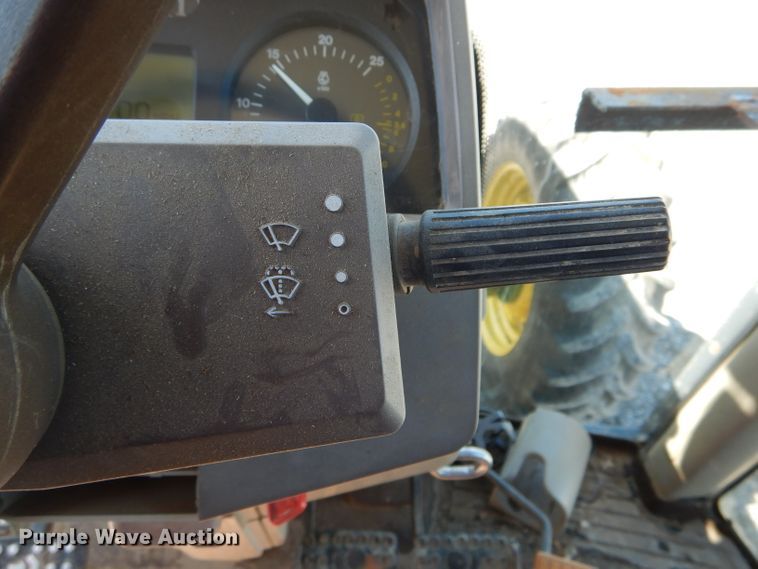 image for item DH6017 2005 John Deere 7520 MFWD tractor