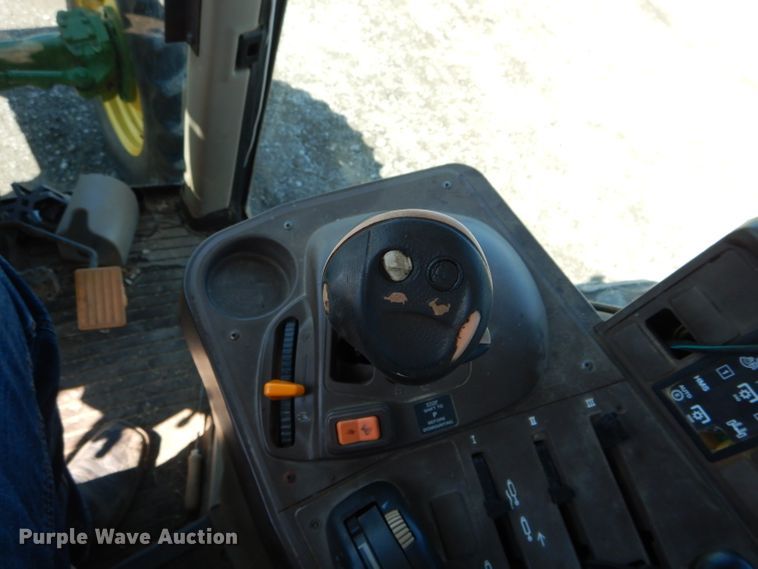 image for item DH6017 2005 John Deere 7520 MFWD tractor