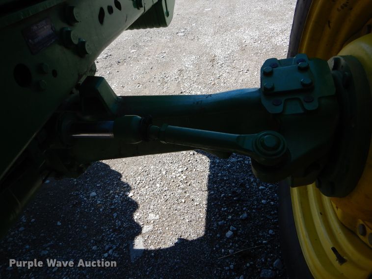 image for item DH6017 2005 John Deere 7520 MFWD tractor