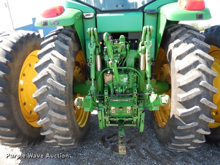 image for item DH6017 2005 John Deere 7520 MFWD tractor