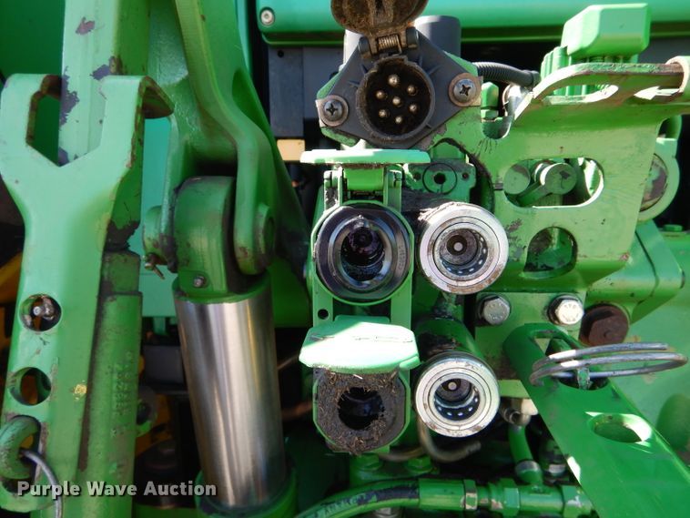 image for item DH6017 2005 John Deere 7520 MFWD tractor