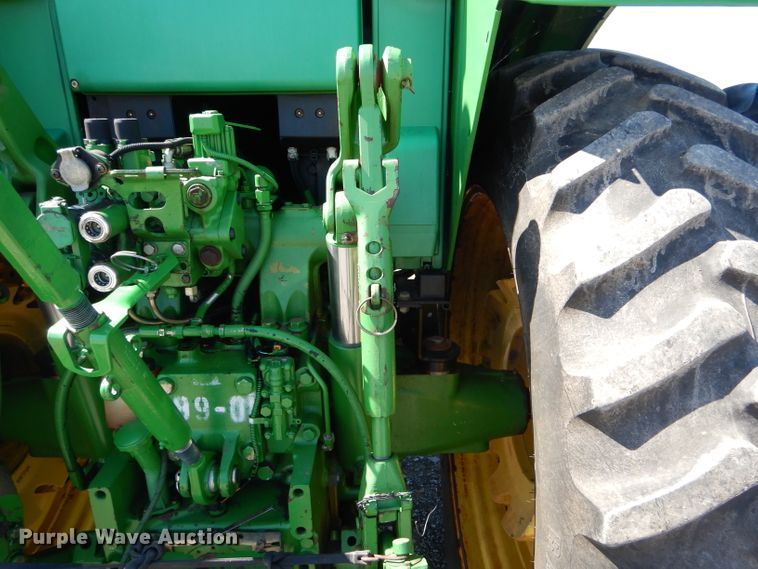 image for item DH6017 2005 John Deere 7520 MFWD tractor