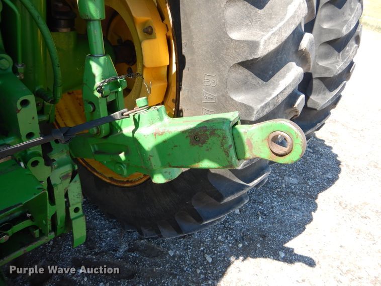 image for item DH6017 2005 John Deere 7520 MFWD tractor