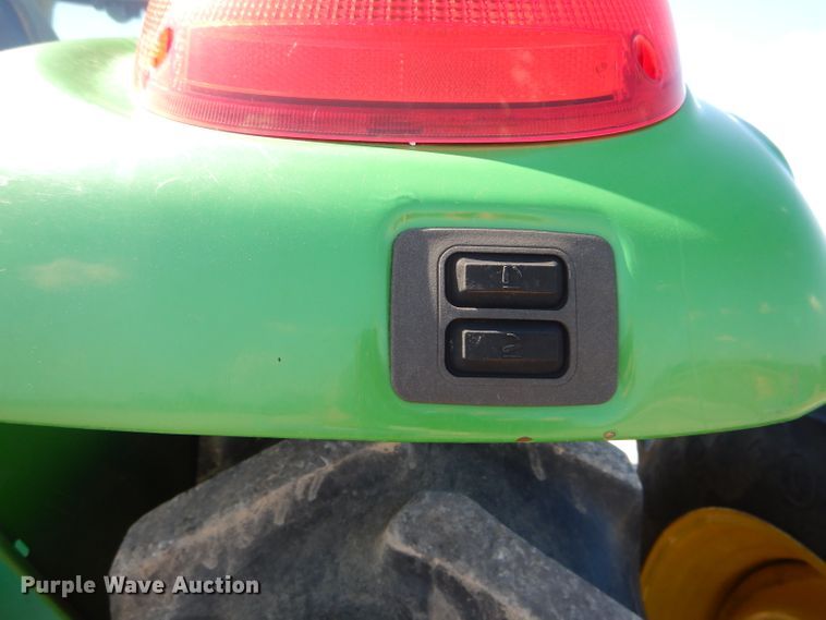 image for item DH6017 2005 John Deere 7520 MFWD tractor