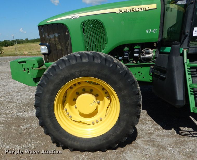 image for item DH6017 2005 John Deere 7520 MFWD tractor