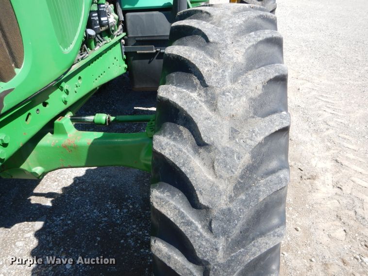 image for item DH6017 2005 John Deere 7520 MFWD tractor