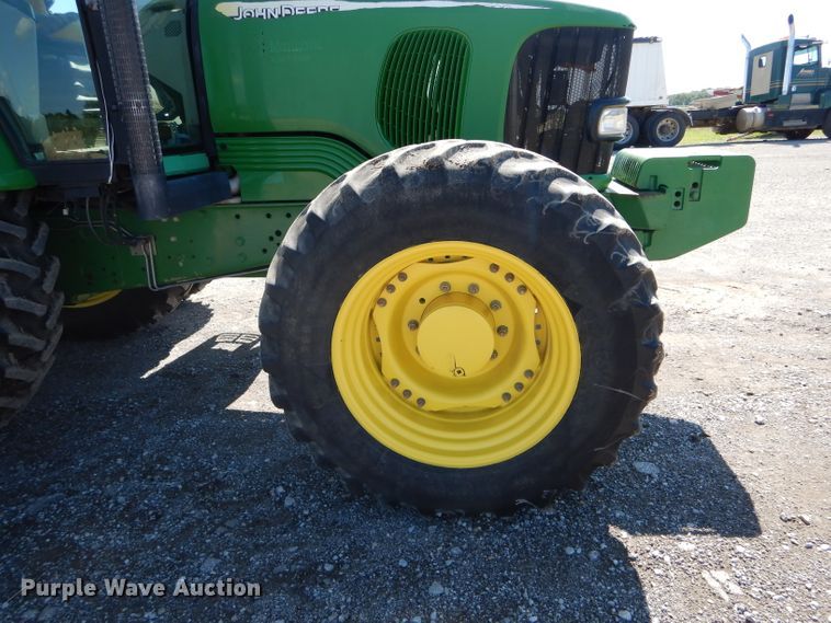image for item DH6017 2005 John Deere 7520 MFWD tractor
