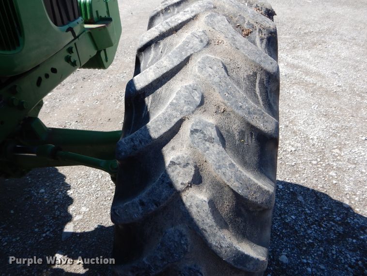 image for item DH6017 2005 John Deere 7520 MFWD tractor