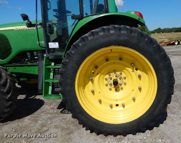 image for item DH6017 2005 John Deere 7520 MFWD tractor
