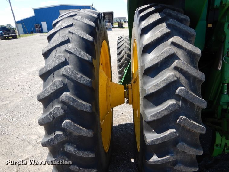 image for item DH6017 2005 John Deere 7520 MFWD tractor