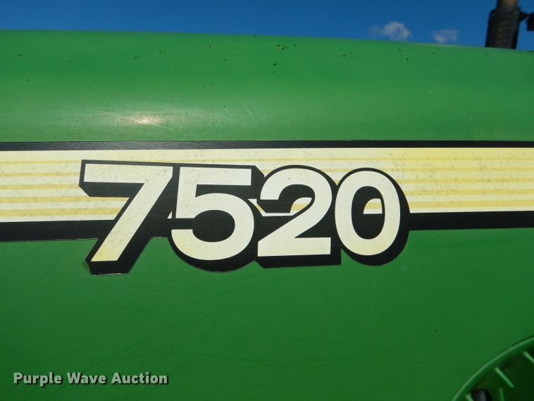 image for item DH6017 2005 John Deere 7520 MFWD tractor