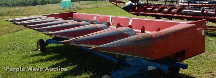 image for item DH6018 1993 Case IH 1083 corn head