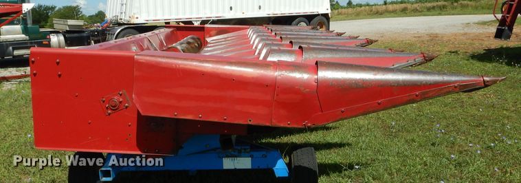 image for item DH6018 1993 Case IH 1083 corn head