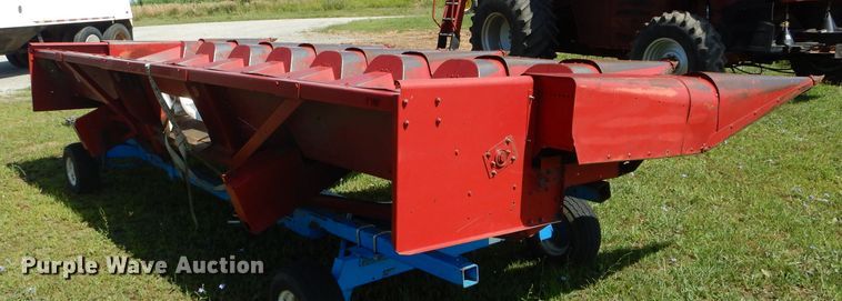 image for item DH6018 1993 Case IH 1083 corn head
