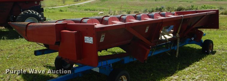 image for item DH6018 1993 Case IH 1083 corn head