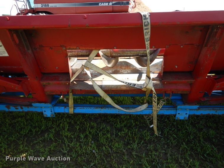 image for item DH6018 1993 Case IH 1083 corn head