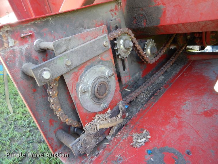 image for item DH6018 1993 Case IH 1083 corn head