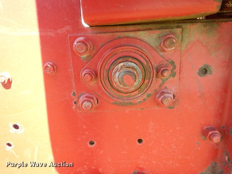 image for item DH6018 1993 Case IH 1083 corn head