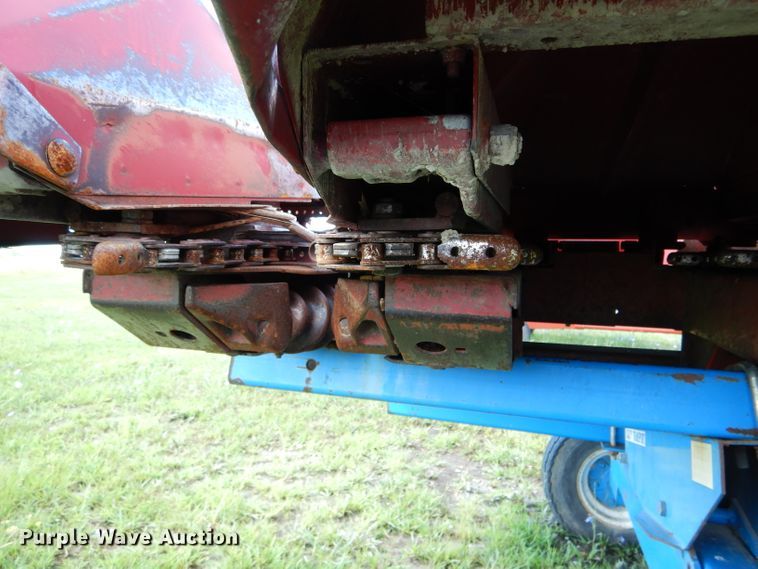 image for item DH6018 1993 Case IH 1083 corn head