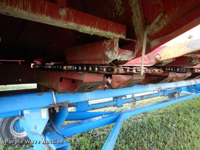 image for item DH6018 1993 Case IH 1083 corn head