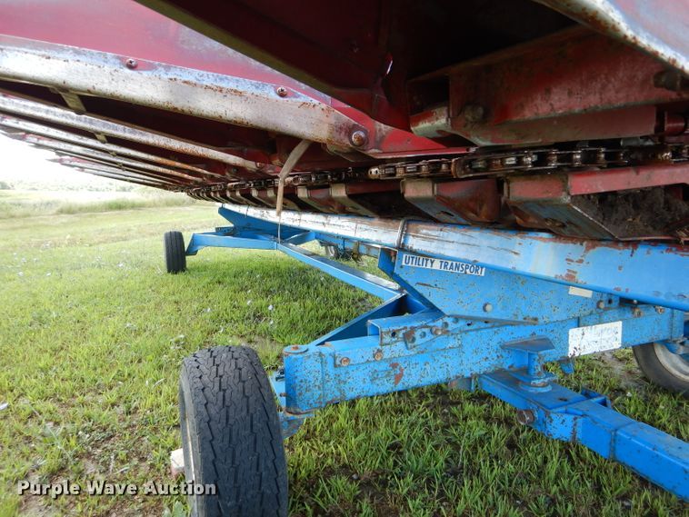 image for item DH6018 1993 Case IH 1083 corn head