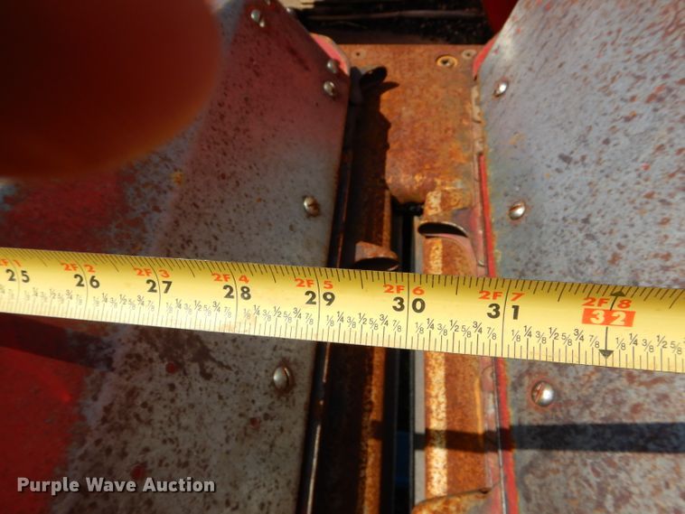 image for item DH6018 1993 Case IH 1083 corn head