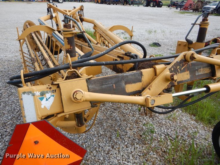 image for item DH6030 Vermeer R23A hay rake