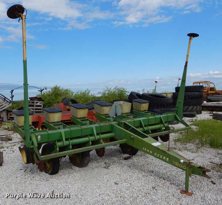 image for item DH6031 John Deere 7000 planter