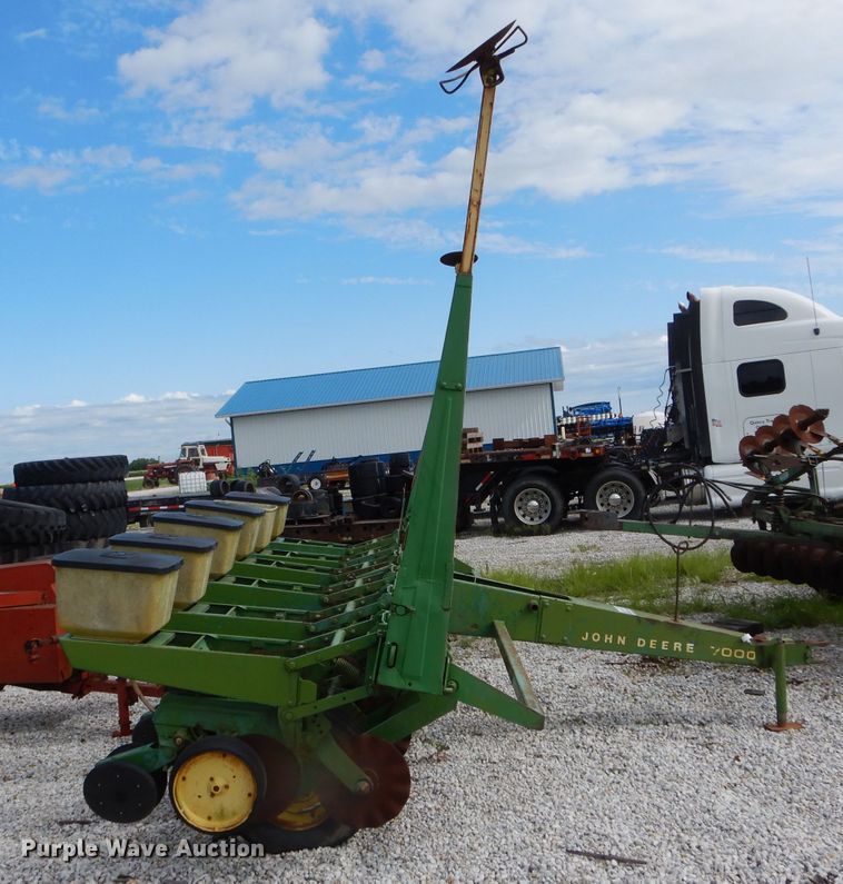 image for item DH6031 John Deere 7000 planter