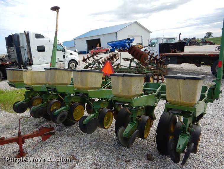 image for item DH6031 John Deere 7000 planter