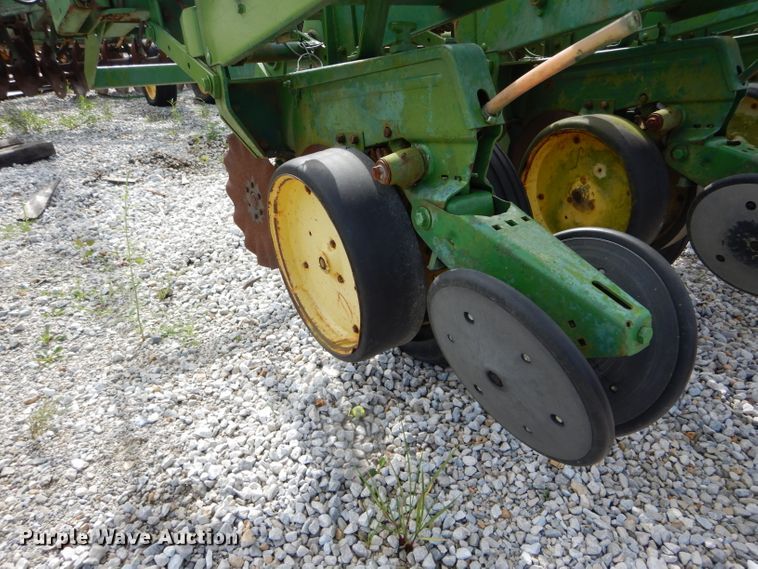 image for item DH6031 John Deere 7000 planter