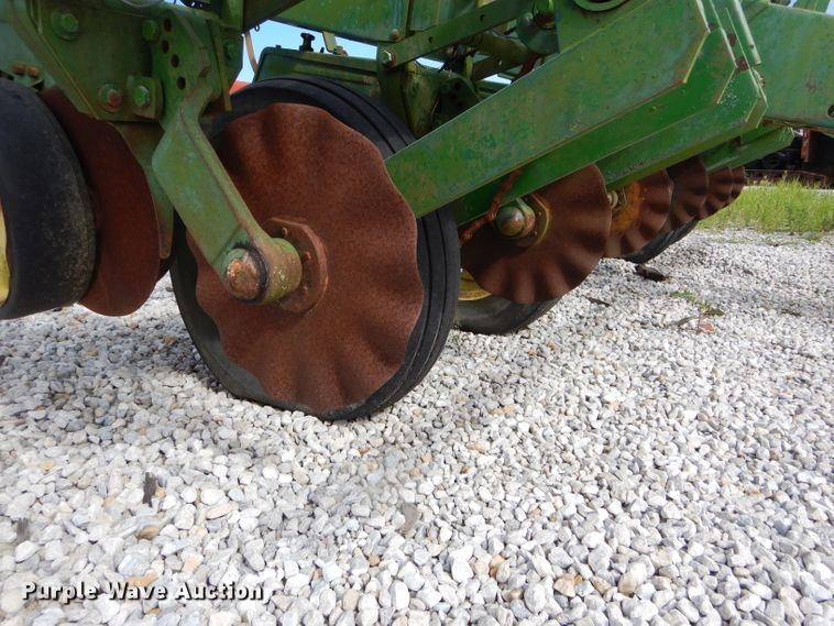image for item DH6031 John Deere 7000 planter