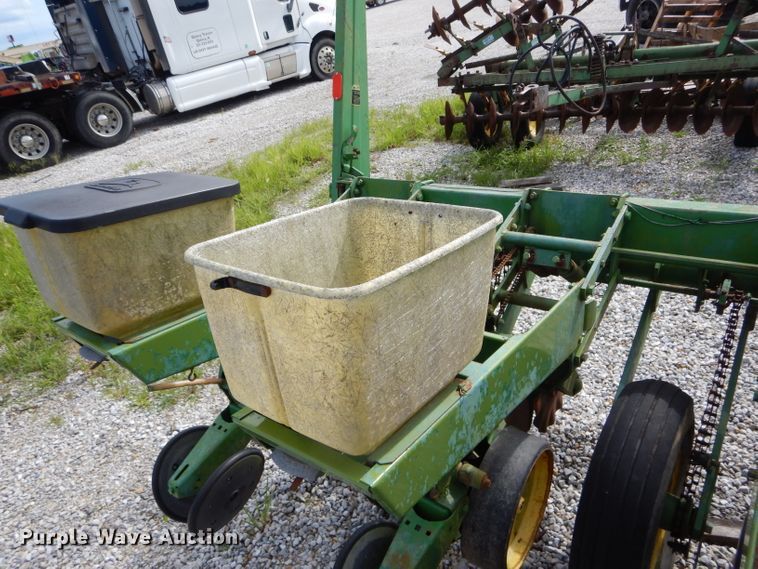 image for item DH6031 John Deere 7000 planter